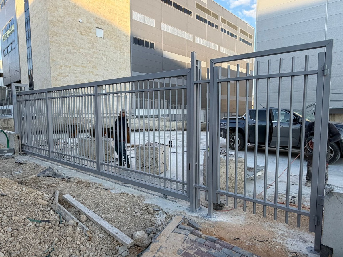 שער ברזל לכניסה ראשית